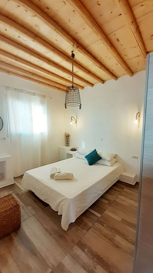 The bedroom of Selini small house in Sifnos