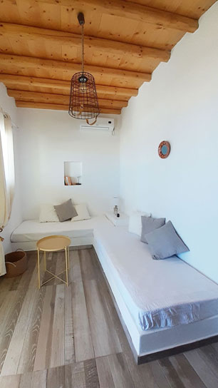 The bedroom of Selini small house in Sifnos